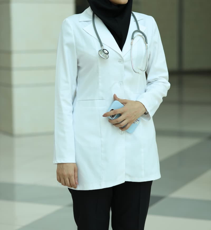 تصویر 3 از لباس کار پزشکی راحت و استاندارد مناسب کادر درمان